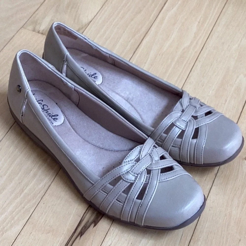Life Stride diverse flats in taupe